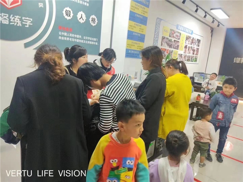 開業招生團隊為家長講解鋒格特色