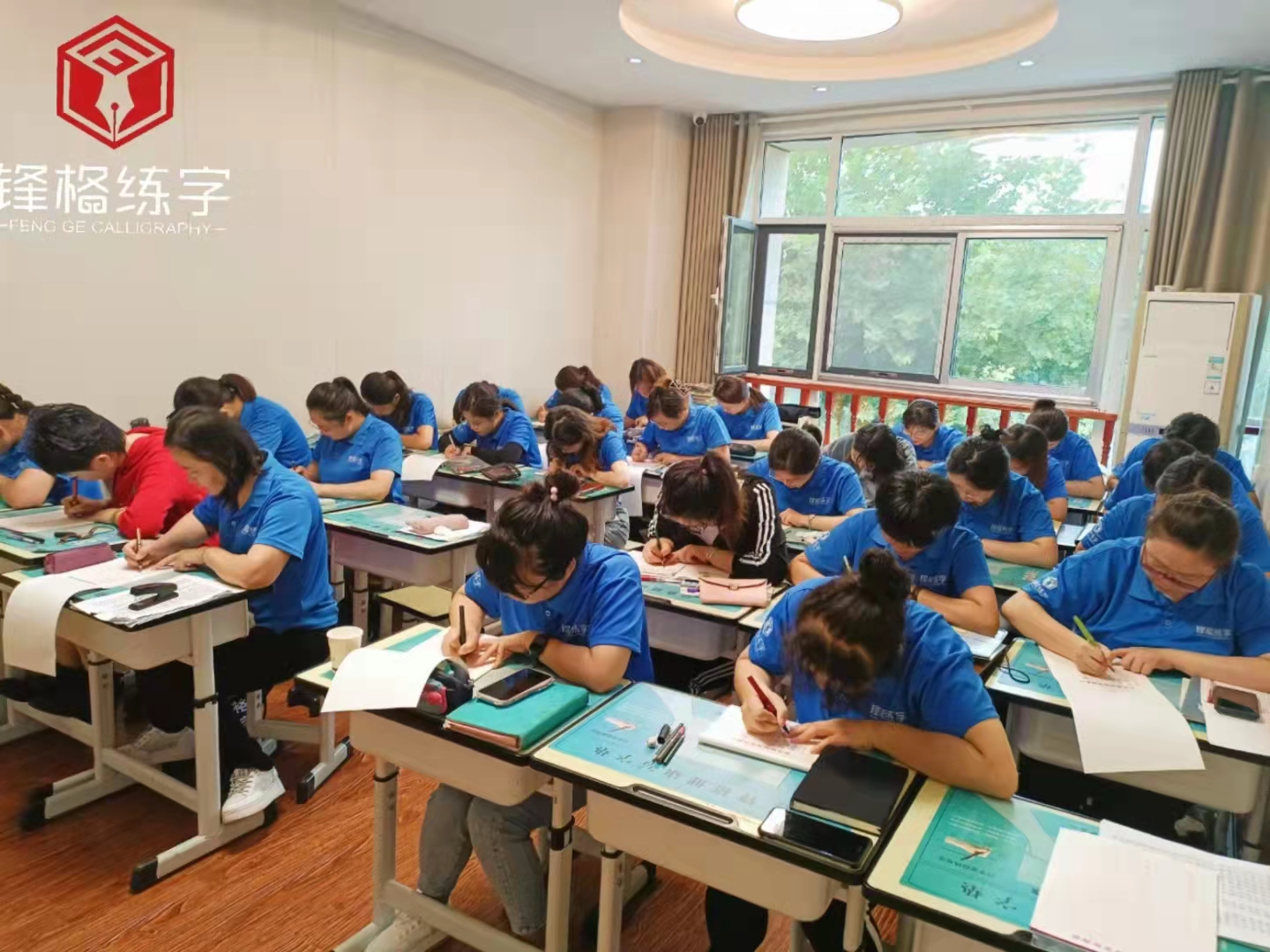 練字加盟好還是自己開好？