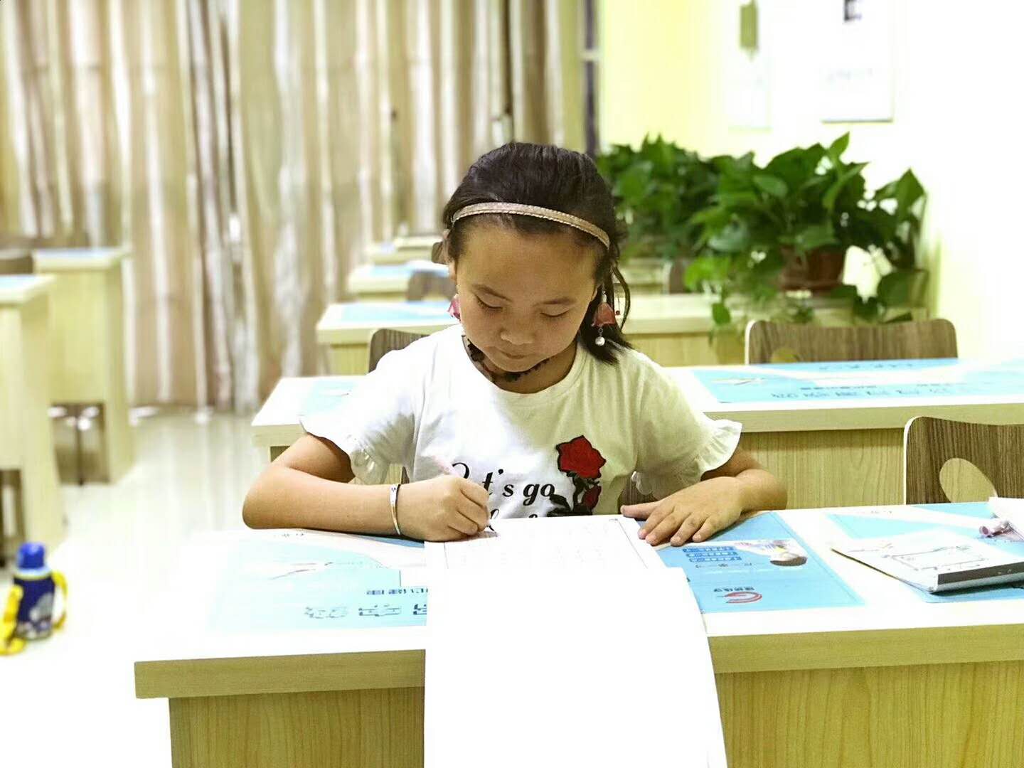 孩子練字不見效果？首先姿勢要對